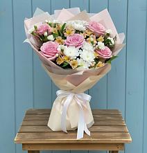 Букет цветов из:  Гвоздики, Орхидеи и Розы в Тимашевске