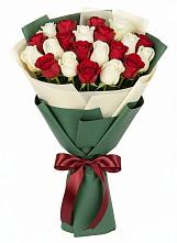 Букет Микс из красных и белых роз в Тимашевске