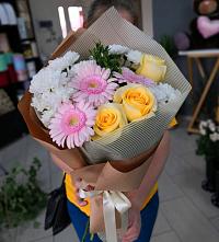 Букет цветов из:  Герберы, Розы и Хризантемы в Тимашевске