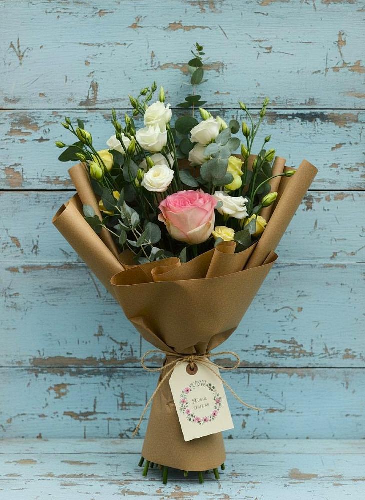 Букет цветов из: Розы и Лизиантусы в Тимашевске