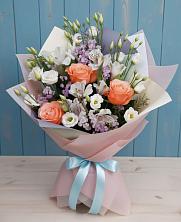 Букет цветов из:  Лизиантусы, Розы, Альстромерии и Гипсофила в Тимашевске