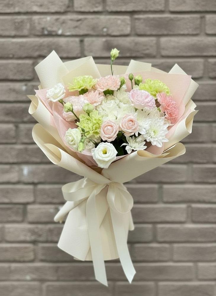 Букет цветов из: Гвоздики, Розы, Лизиантусы и Хризантемы в Тимашевске