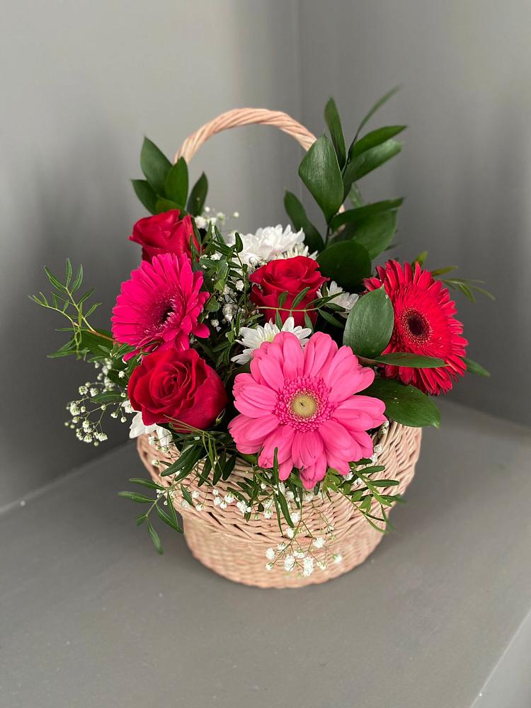 Цветочная композиция из Розы, Хризантемы и Герберы в корзине в Тимашевске
