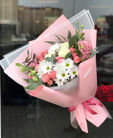 Букет цветов из: Розы, Лизиантусы и Хризантемы в Тимашевске