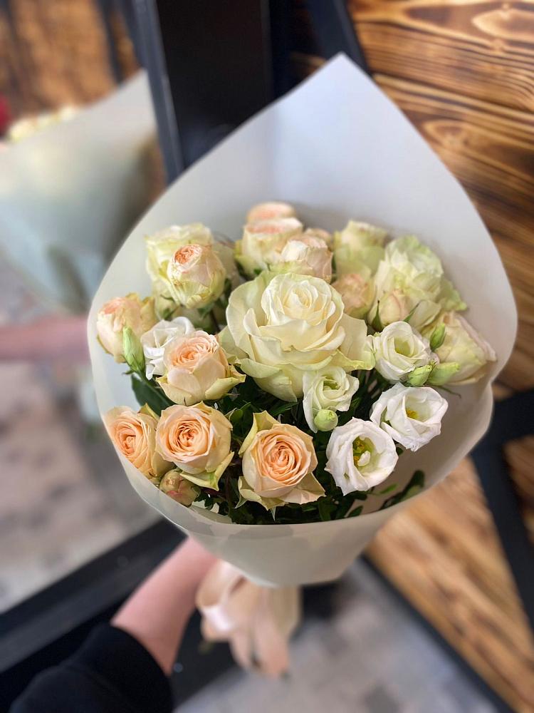 Букет цветов из: Розы и Лизиантусы в Тимашевске